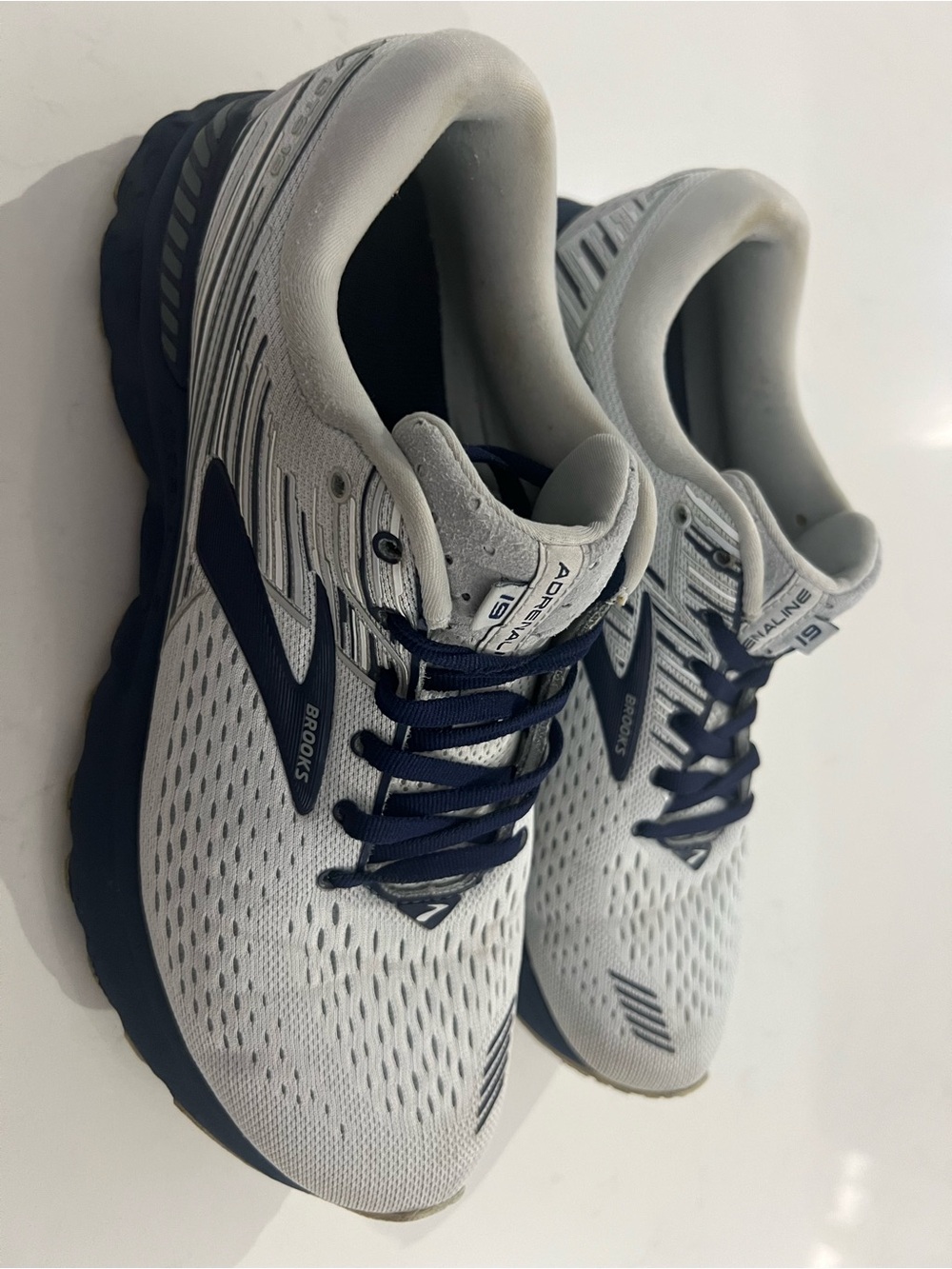 Brooks Adrenaline GTS 19 - Light Gray & Navy Running Shoes Size 8